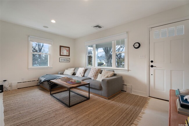 Building Photo - 32 Hallock Rd