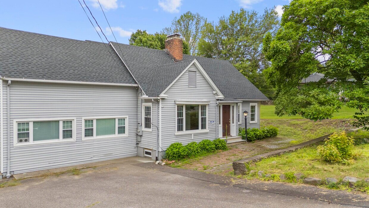 Foto principal - 1022 Bunker Hill Ave