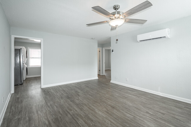 Living Area - 1208 W Ocean View Ave Apartments