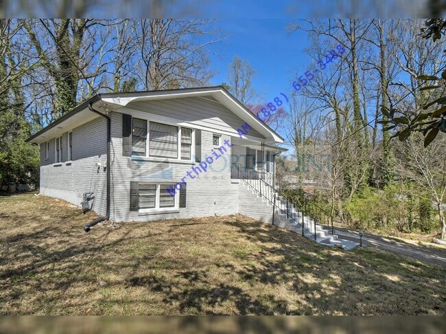 Foto del edificio - BR/2.5BA SFR with finished basement and back deck in NW Atlanta