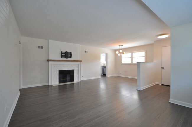 Building Photo - 5429 Lawn Ave