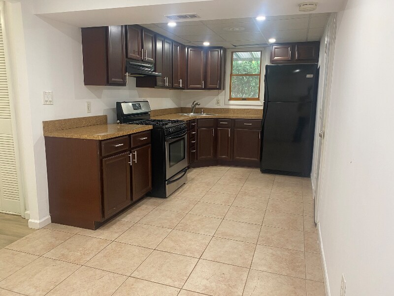 Foto principal - 46 Pearsall Pl