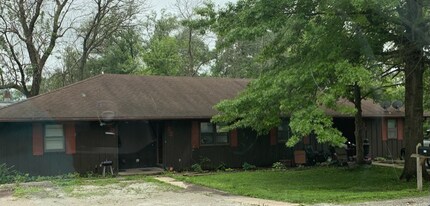 Building Photo - 401-407 Short St