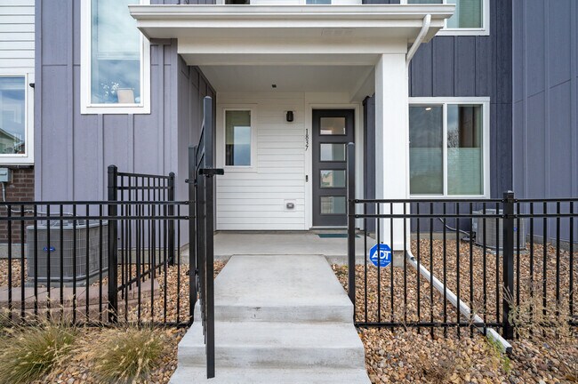 Foto del edificio - 1837 S Poplar Ct