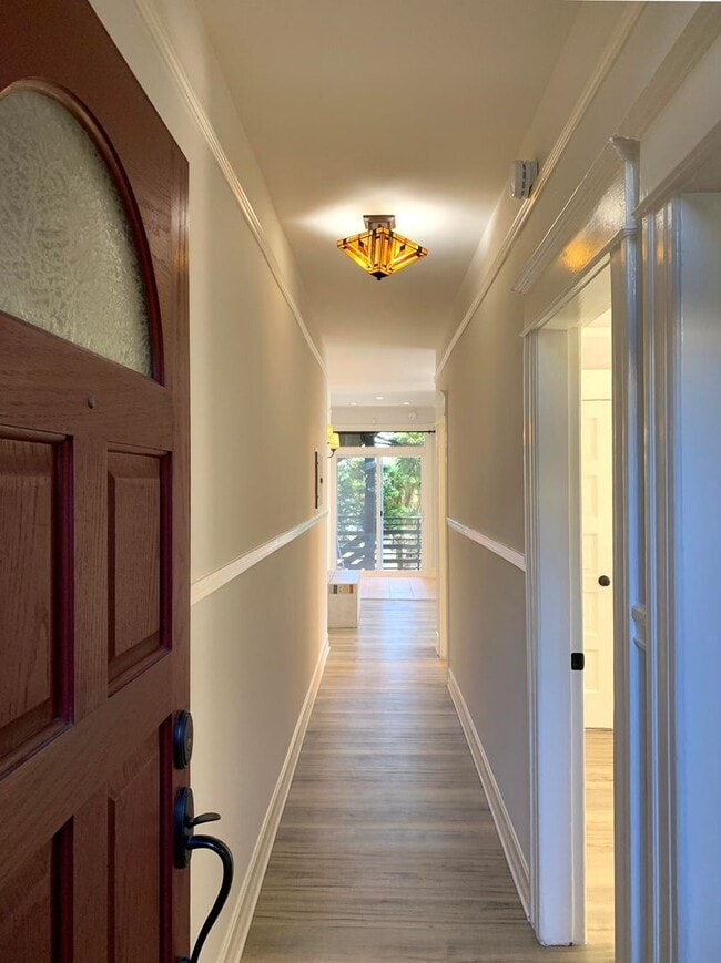 Building Photo - UPDATED BRIGHT 800sf 2BR/1BA Flat Noe Noe ...