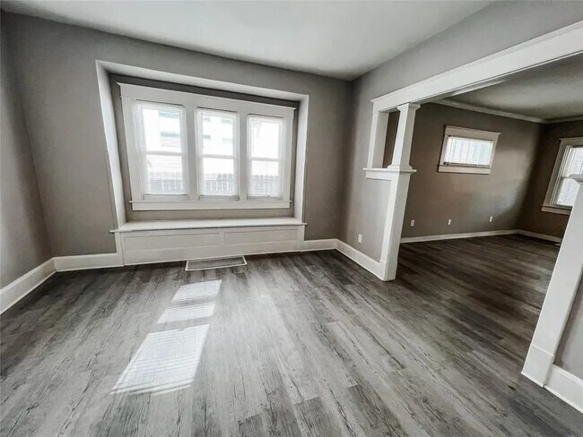 Foto del edificio - 336 N Riley Ave