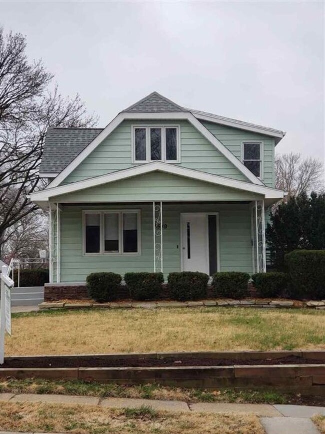 Building Photo - Charming Home For Rent Near UNO & Aksarben