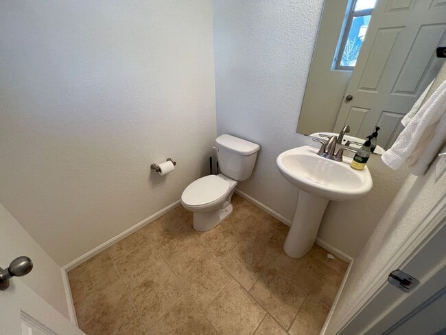 Foto del edificio - 4 Bed 4 Bath Home in Banning Lewis Ranch