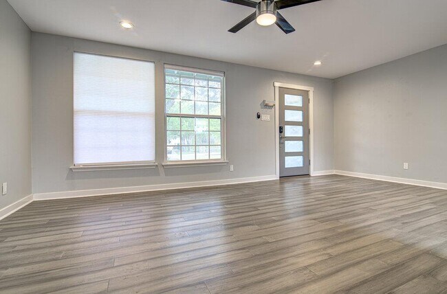 Foto del edificio - 1311 Westmoor Dr