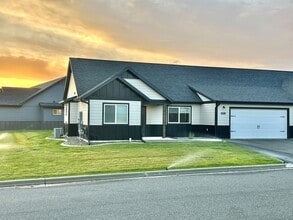 Building Photo - 2941 Bullfrog Ct