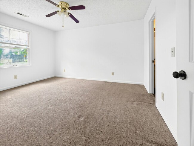 Foto del edificio - 6209 Friar Tuck Dr NW