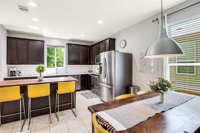 Foto del edificio - 9505 Southwick Dr