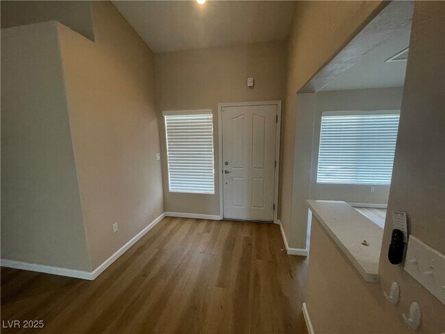Foto del edificio - 9401 Villa Ridge Dr