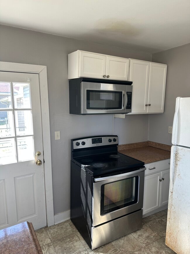 Building Photo - 340 Cherry St