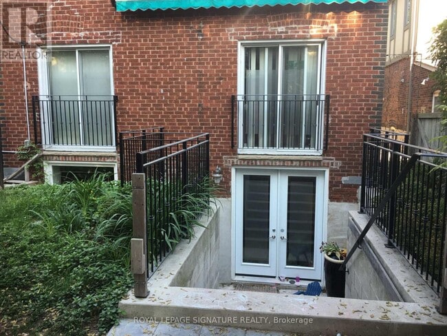 Building Photo - 40 Thorncliffe Ave