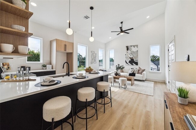 Photo - 415 Clearwater St Apartment