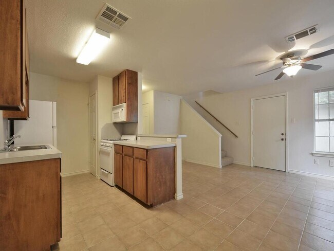 Building Photo - 8013 Willet Trail