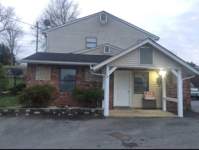 Building Photo - 922 Burden Hill Rd