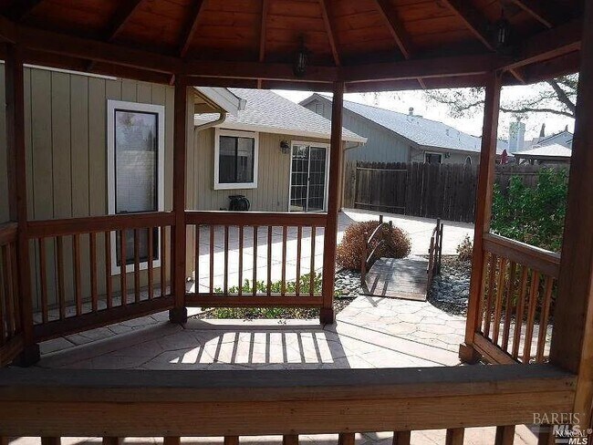Building Photo - 312 Larkspur Dr