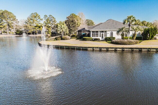 Building Photo - 1517 Glenlake Cir