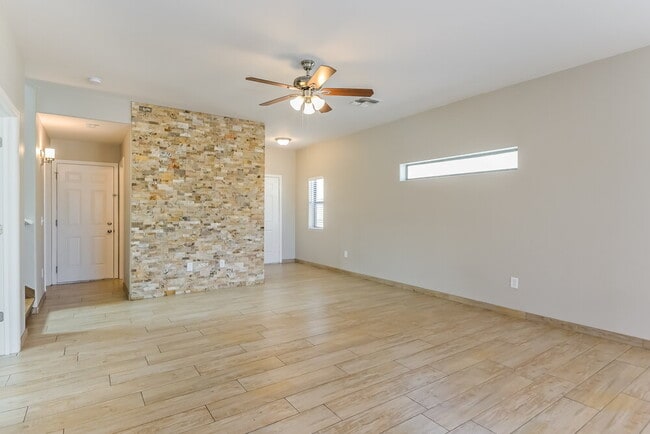Building Photo - 14863 S Avenida Cucana