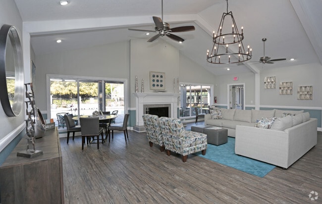 Interior Photo - MAA Belmont