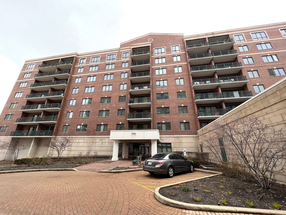 770 Pearson St Unit 307, Des Plaines, IL 60016 Condo for Rent in Des