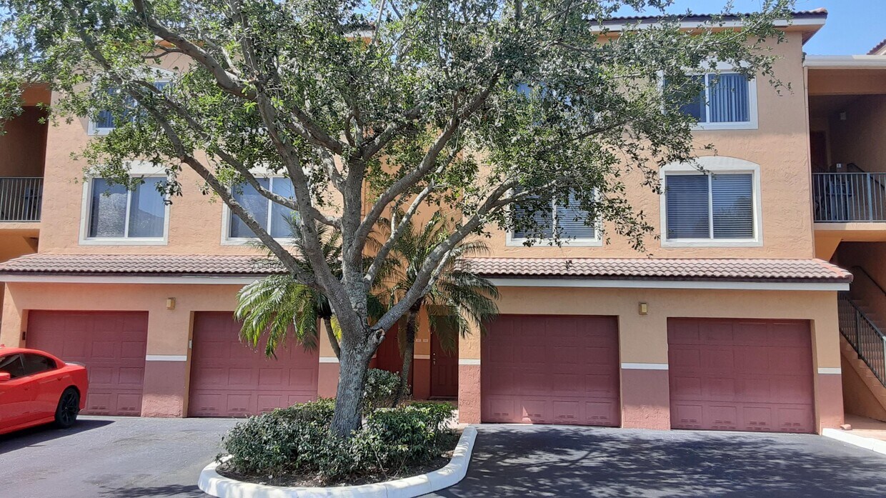 200 Scotia Dr Unit 104, Hypoluxo, FL 33462 Condo for Rent in Hypoluxo, FL