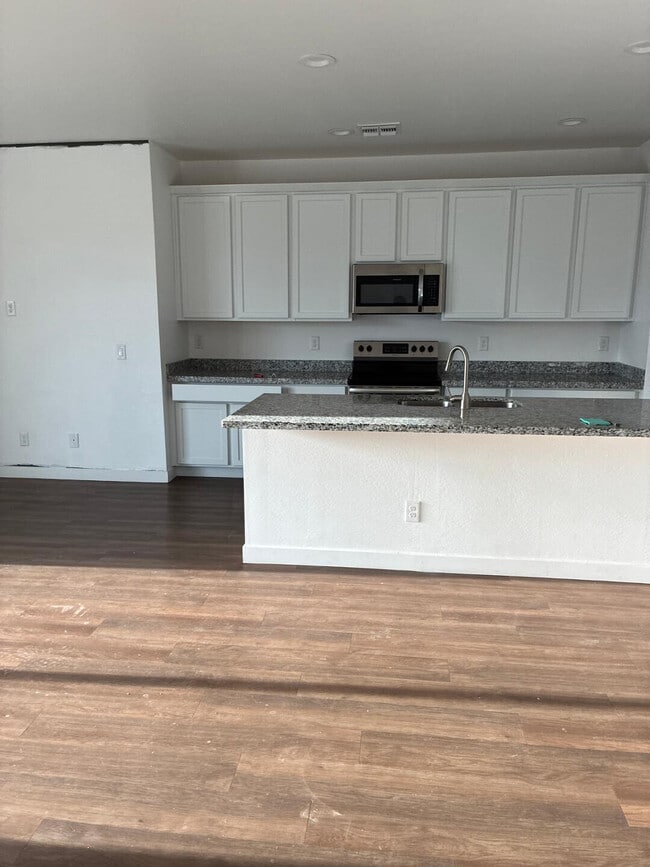 Building Photo - 5630 S Daisy Patch Pl