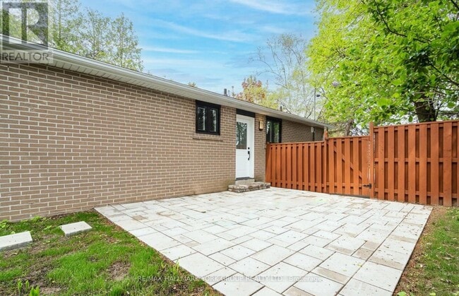 Building Photo - 106 Woodpark Pl