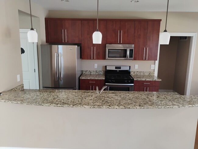 Building Photo - 323 Eden Ave