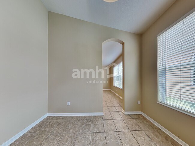 Foto del edificio - 7131 Forest Mere Dr