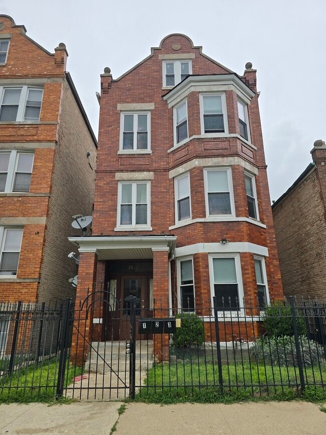 Building Photo - 3024 W 40th St