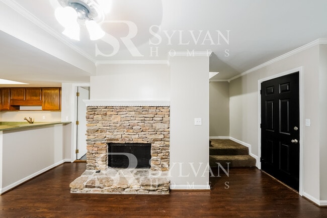 Building Photo - Discover Comfort and Convenience