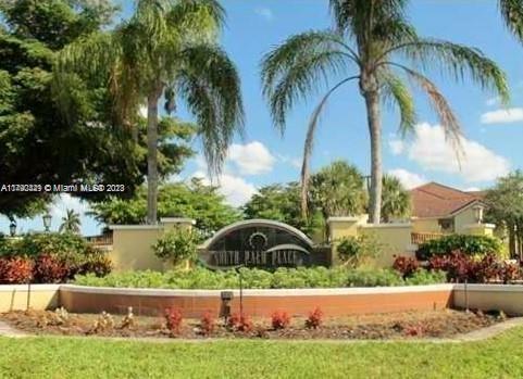 Foto principal - 7630 Westwood Dr