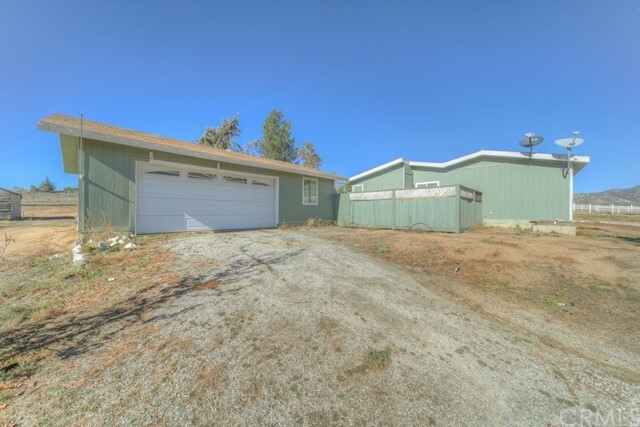 Building Photo - 41200 Rolling Hills Dr