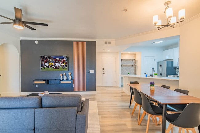 Foto del edificio - 7455 N 95th Ave