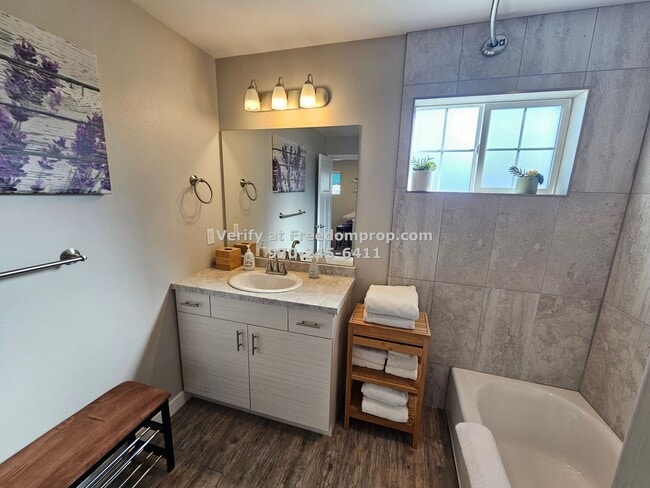 Building Photo - 1181 Main St