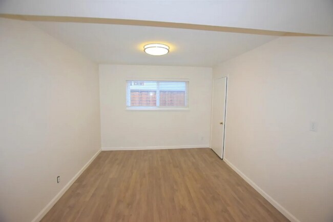 Building Photo - 1266 Collins Ln