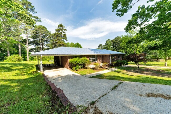 Foto del edificio - Available Now! Updated 3BR/2BA with Luxuri...