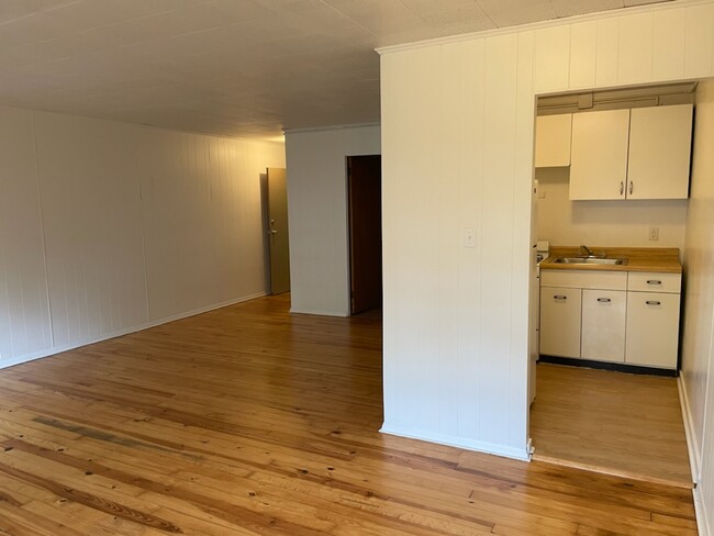 Living area with Kitchen view - 5424 Fifth Avenue