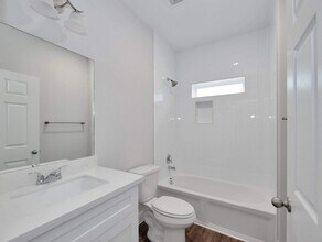 Building Photo - 430 Schmidt Rd