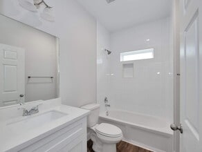 Building Photo - 430 Schmidt Rd