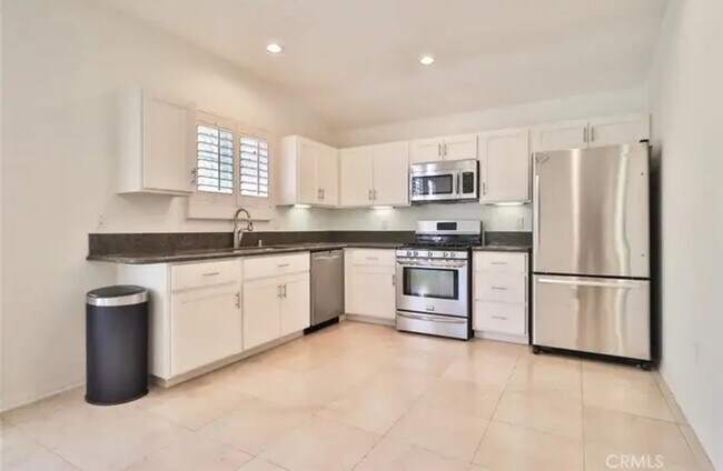 Foto del edificio - 17141 Superior St