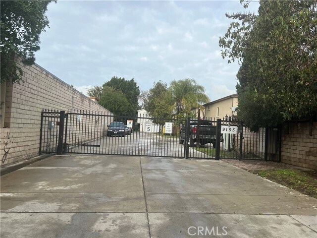 Building Photo - 9155 Cedros Ave