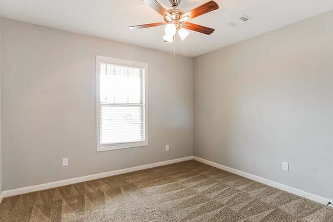 Building Photo - 16386 Pottery Lane
