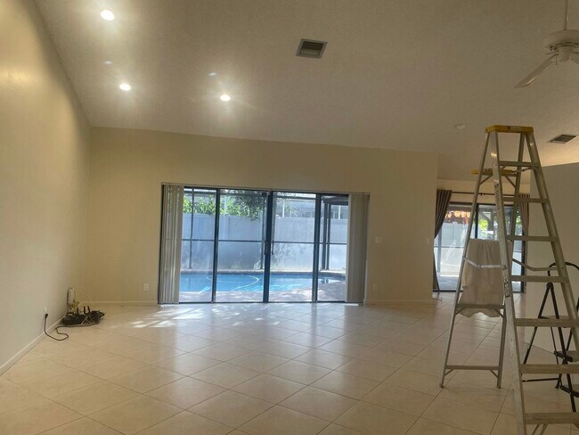 Foto del edificio - 5794 Laurel Green Cir