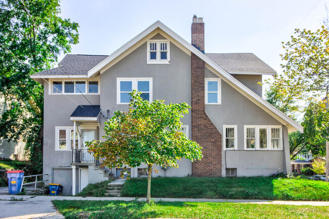 Building Photo - 600 Giddings SE -- GORGEOUS four bedroom home