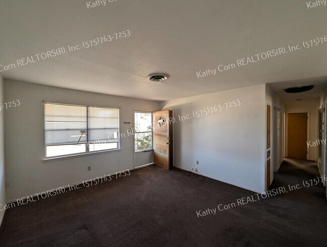 Building Photo - 3 Bedroom Home For Rent
