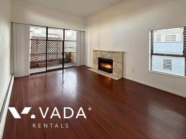 Photo du bâtiment - The Westport 1 Bedroom Apartment For Rent PH5-1435 Nelson Street Vancouver: VADAPM.com